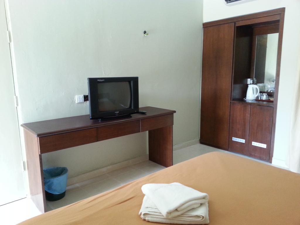 Mersing Beach Resort Room photo